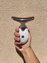 Cargar imagen en el visor de la galería, Masajeador de cuello y papada con vibración